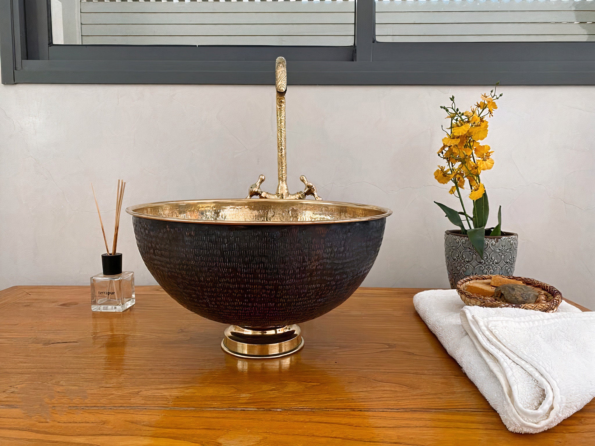 Elegantly Crafted Brass Vessel Sink Zayian