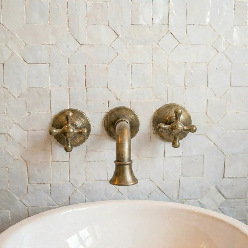 Classic European Vintage Brass Bathroom Wall FaucetClassic European Vintage Brass Bathroom Wall Faucet