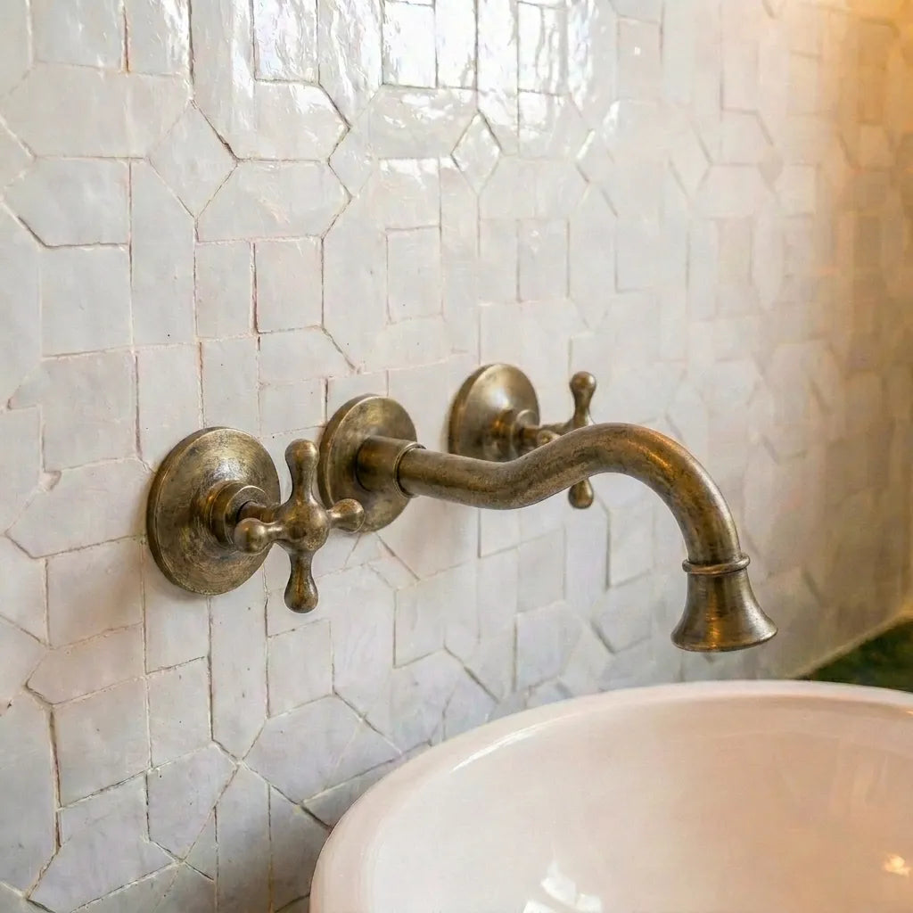 Classic European Vintage Brass Bathroom Wall FaucetClassic European Vintage Brass Bathroom Wall Faucet