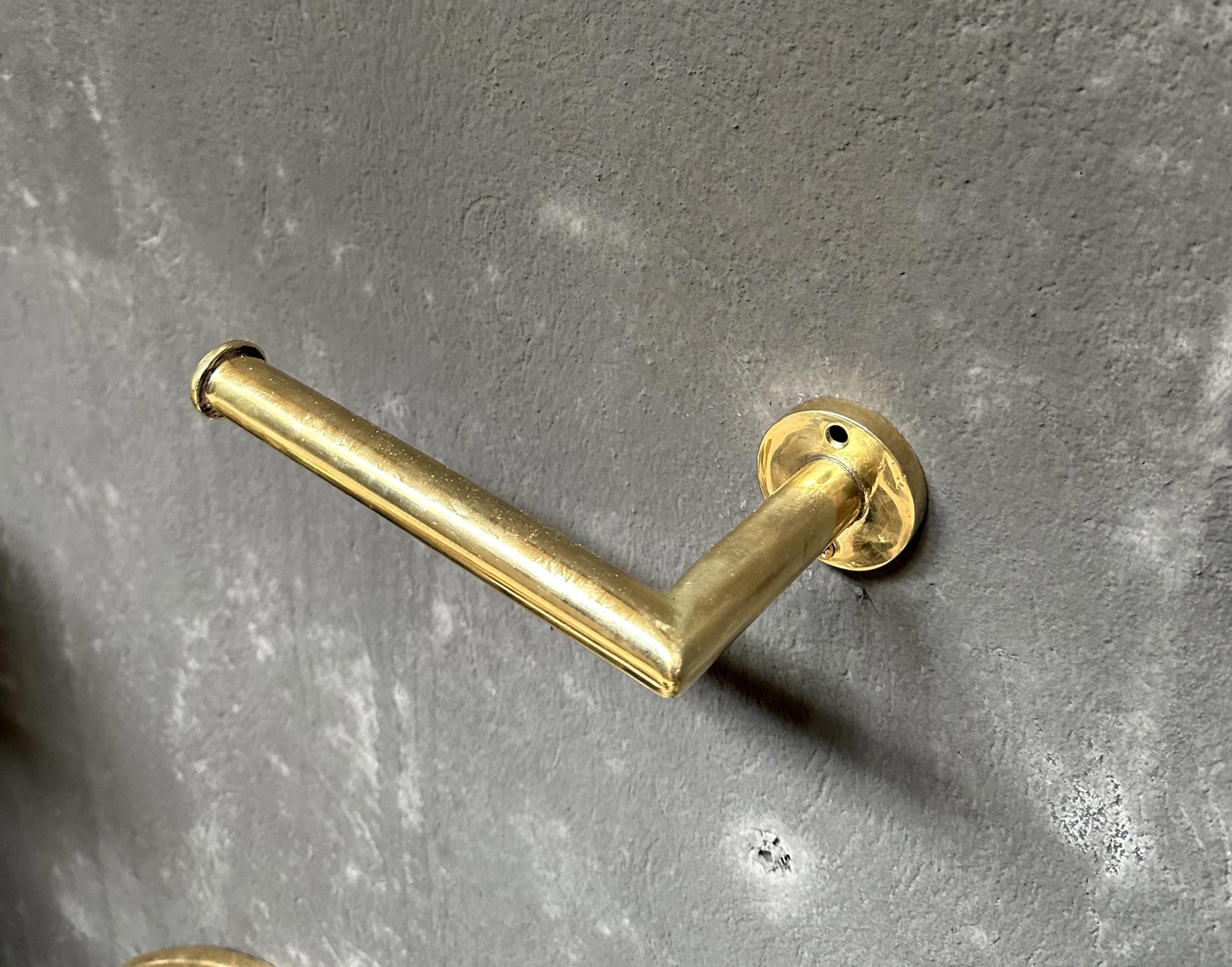 Solid Brass Toilet Paper Holder, Unlacquered Brass Toilet Roll Holder, Handcrafted Tissue Holder for Bathroom - Zayian