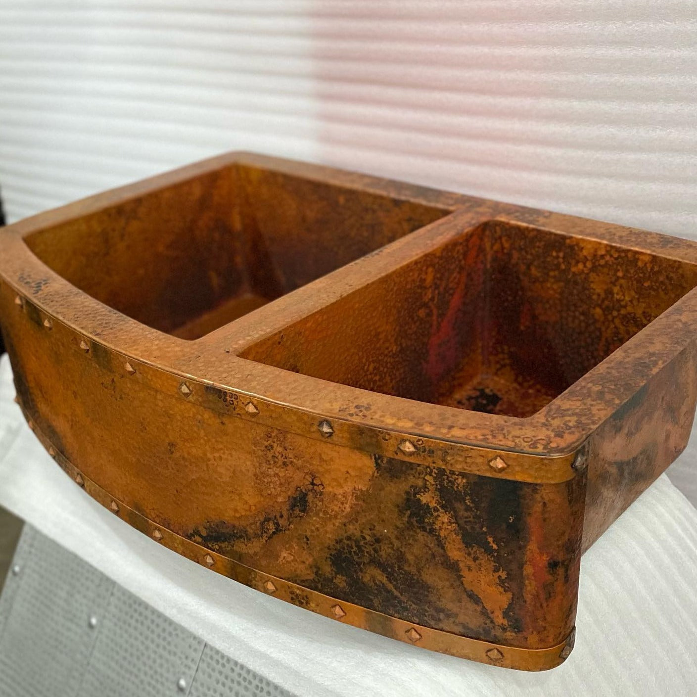 Round apron kitchen sink