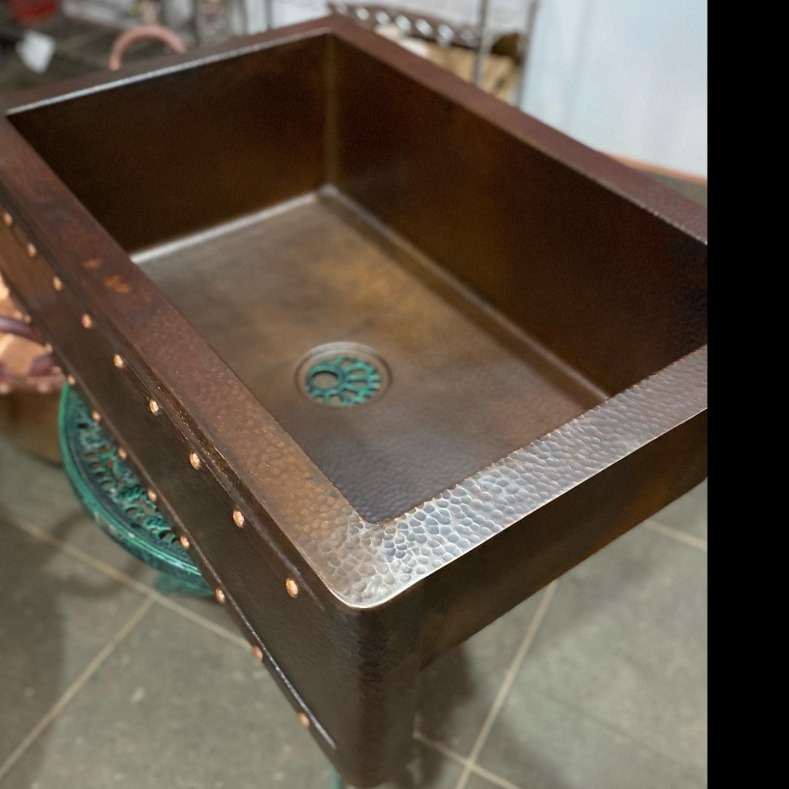 Kitchen apron farmhouse sink