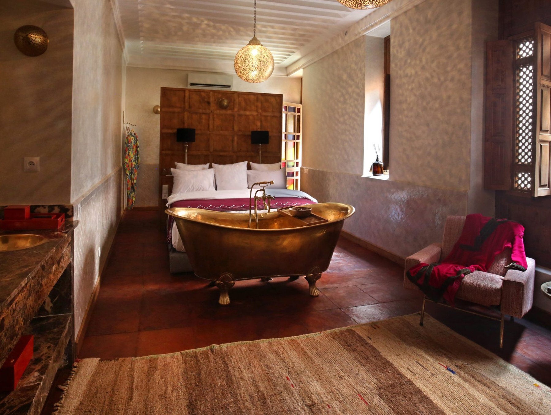 Luxurious Brass Bathtub , Brass Bathtub Clawfoot Zayian
