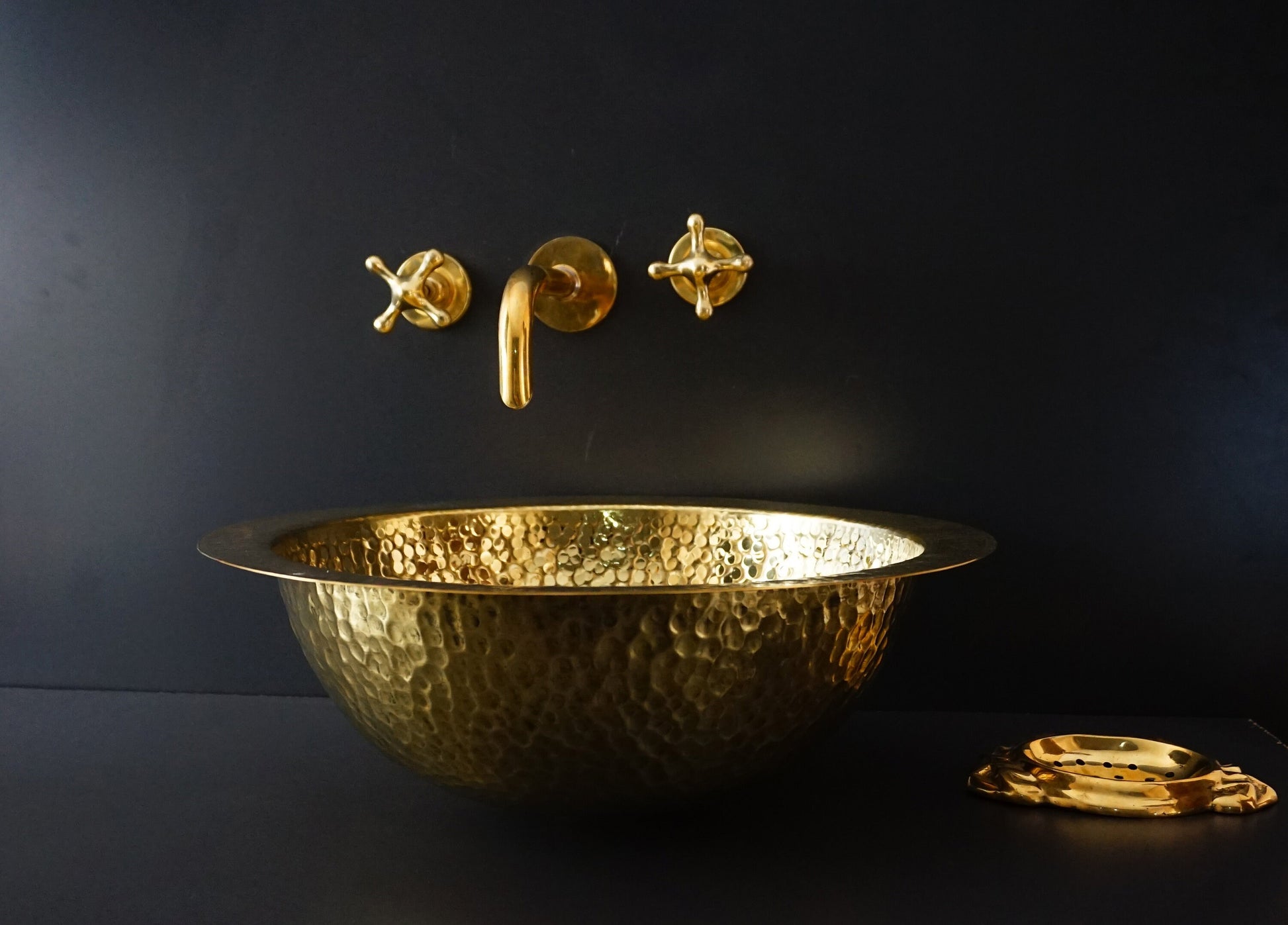 Artisanal Bathroom Basin in Unlacquered Brass Zayian 